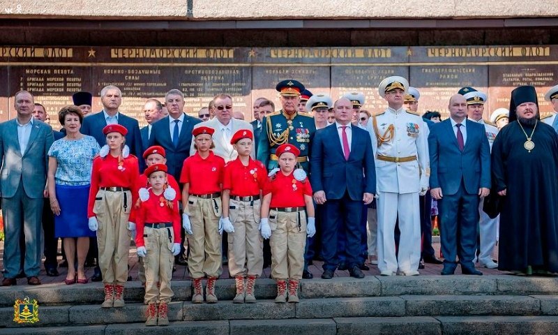 Брянский губернатор отметил День флота в Севастополе