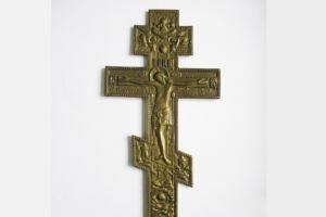 Брянские таможенники обнаружили в молдавской посылке кресты