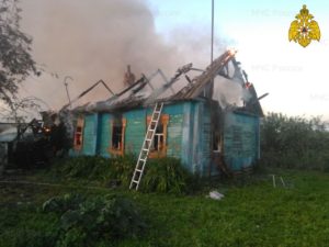В комаричском селе сгорел жилой дом. Жертв нет