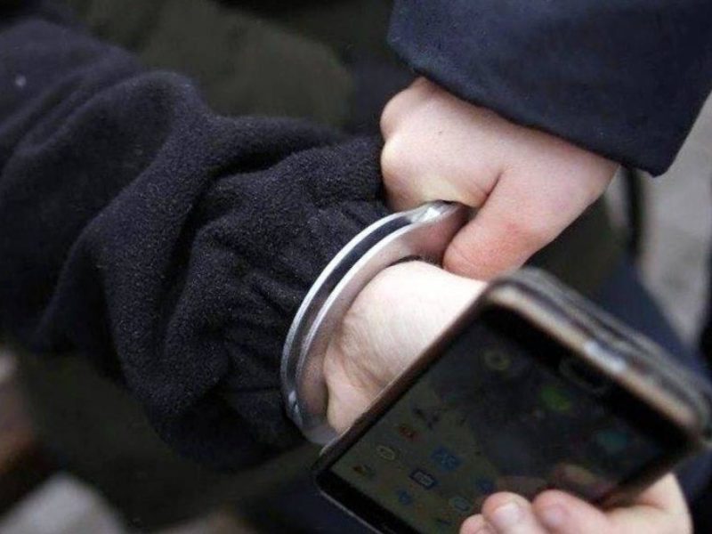 В Супонево под Брянском уголовник увёл у прохожего пенсионера телефон, а потом и деньги с карты