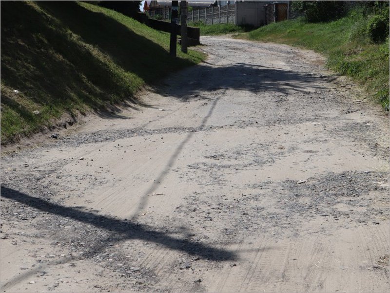 В селе Супонево под Брянском на два года «завис» ремонт разбитой дороги