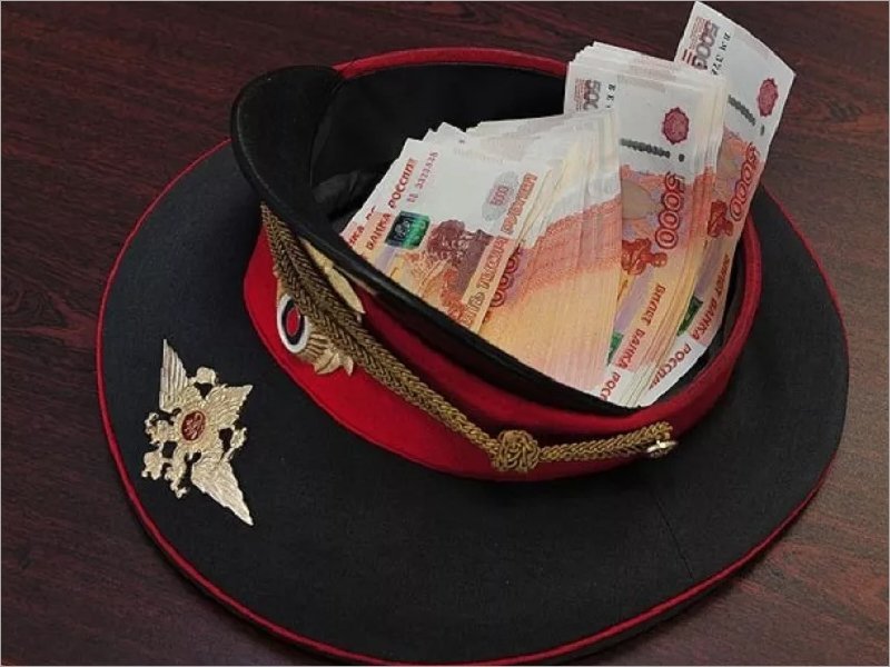 Клинцовский полицейский поработал под прикрытием и подержал в руках 105 тысяч рублей