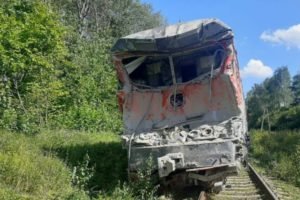 Катастрофа накануне Дня железнодорожника: поезд, протаранивший цементовоз, обслуживала брянская бригада