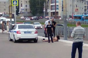 В Брянске умерла женщина, раздевшаяся догола у гипермаркета «Линия-3»