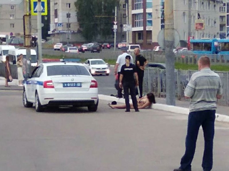 В Брянске умерла женщина, раздевшаяся догола у гипермаркета «Линия-3»