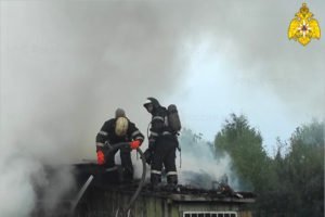 В сгоревшем частном доме в Брянске  погиб пожилой мужчина