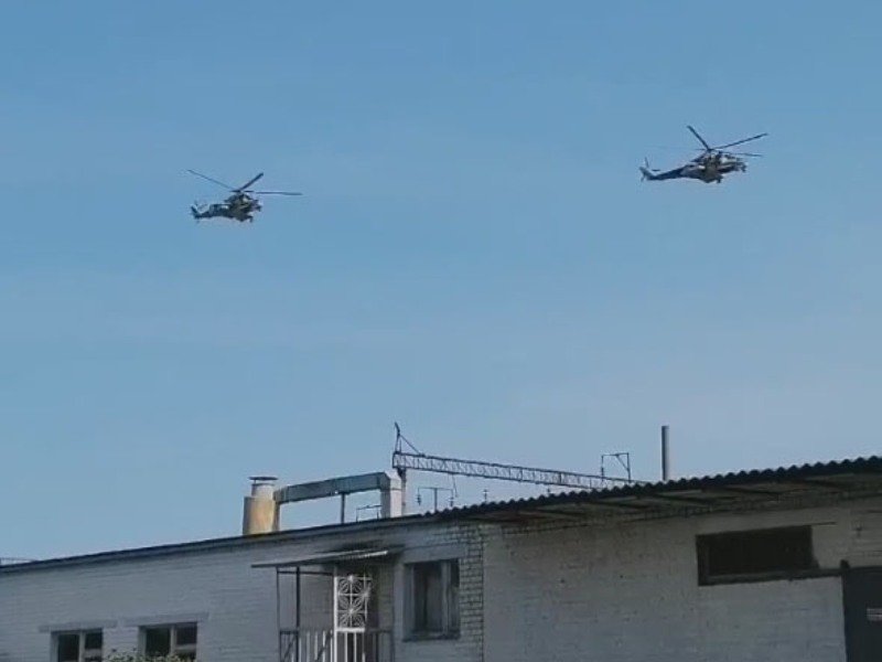 Пара вертолётов Ми-24 отстрелялась по Брянску. Условно