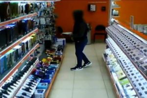 В Брянске 16-летний подросток продолжил «уголовную карьеру» серией магазинных краж