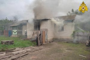 Пожарные больше трёх часов тушили жилой дом в Жирятино. Пострадавших нет