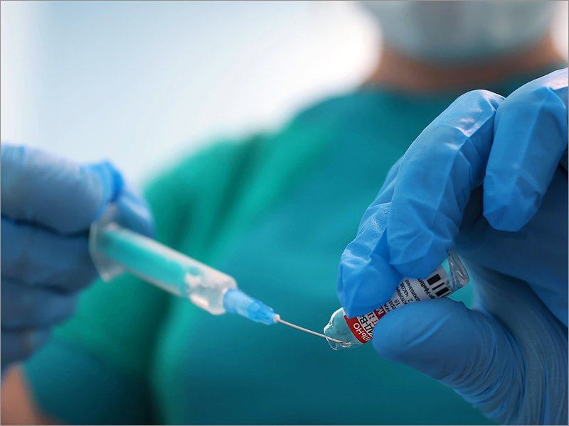 В России проводятся испытания единой вакцины от коронавируса и гриппа