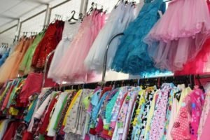 Из магазина в Жуковке изъяли «фирменные» платья по 460 рублей