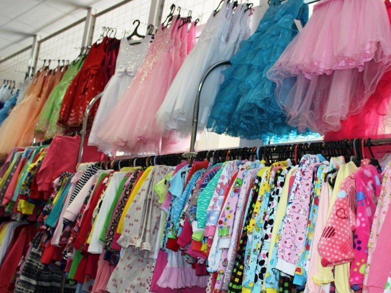 Из магазина в Жуковке изъяли «фирменные» платья по 460 рублей