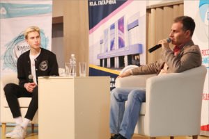 «Классные встречи» в брянском ДДЮТ начались с Александра Кокотова
