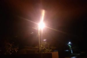 Власти в Выгоничах вкрутили лампочки на улице