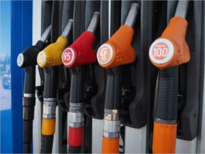 Апрель начался с небольшого общего роста цен на бензин — Росстат