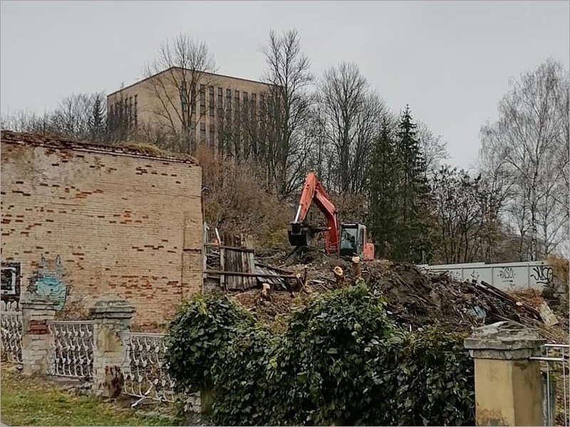 Расчистка территории за «Домом Боровича» насторожила брянских краеведов
