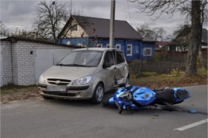 В брянском райцентре мотоциклист погиб после столкновения с легковушкой