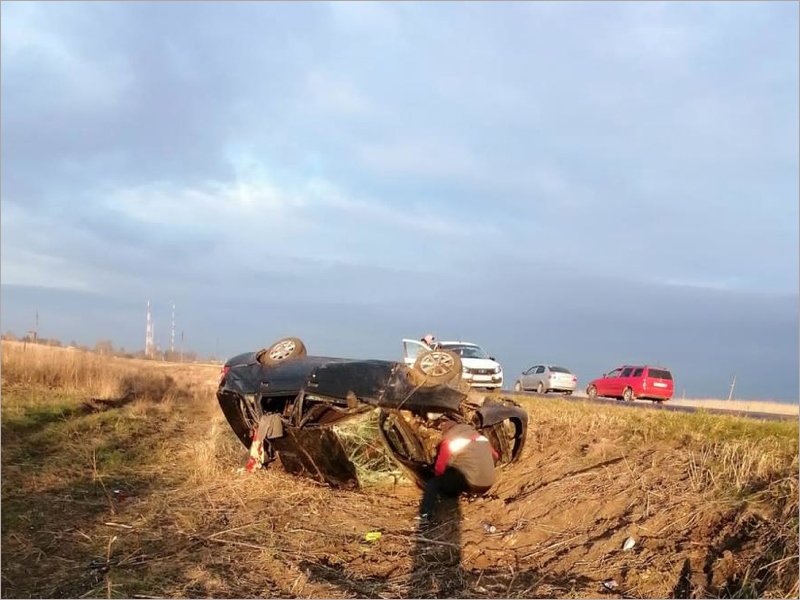 Водитель «Приоры» сломал себе шею в ДТП-перевёртыше недалеко от Погара