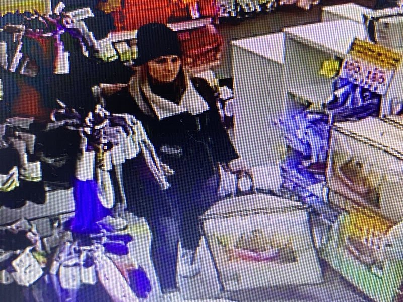 В Брянске ищут женщину, расплатившуюся 5-тысячной фальшивкой в бежицком магазине «Текстиль»