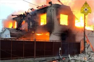 В Сельцо полностью сгорел двухэтажный дом с гаражом