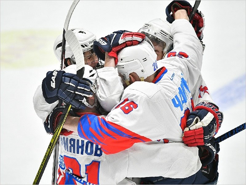 Хоккейный «Брянск» выиграл первый из перенесённых матчей у курского «Сокола»