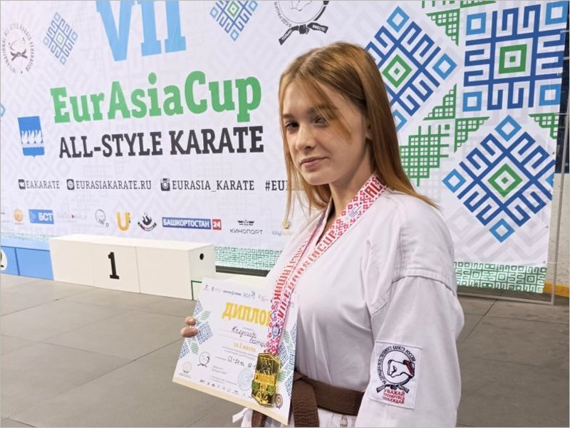 Брянская юная спортсменка стала победительницей турнира по каратэ в фулл-контакт