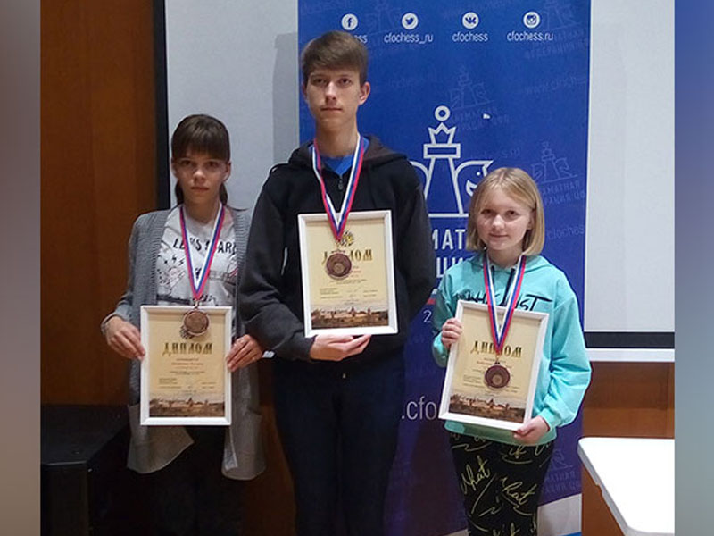 Юные брянские шахматисты взяли золото, серебро и несколько бронзовых наград на первенстве ЦФО