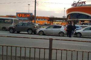 Скользкие дороги Брянска привели к массовым ДТП на улицах города