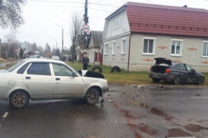 В Карачеве не разъехались две автолюбительницы. Пострадал 9-летний ребенок