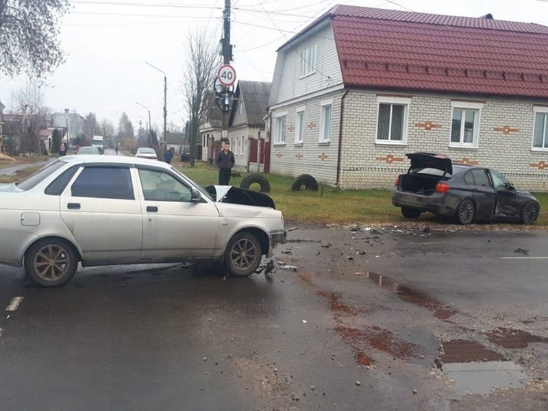 В Карачеве не разъехались две автолюбительницы. Пострадал 9-летний ребенок