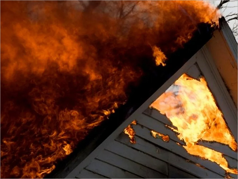 Пожар под Трубчевском: сгорел сельский дом, есть жертвы
