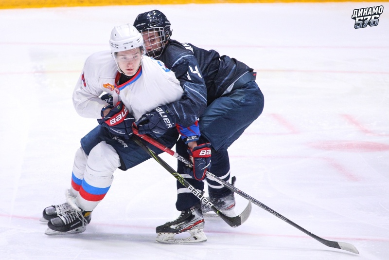 Хоккейный «Брянск» привёз из выезда в Петербург две победы и 4 очка
