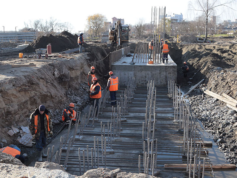 Брянские власти попытались придать ускорение строительству нового моста на Набережной