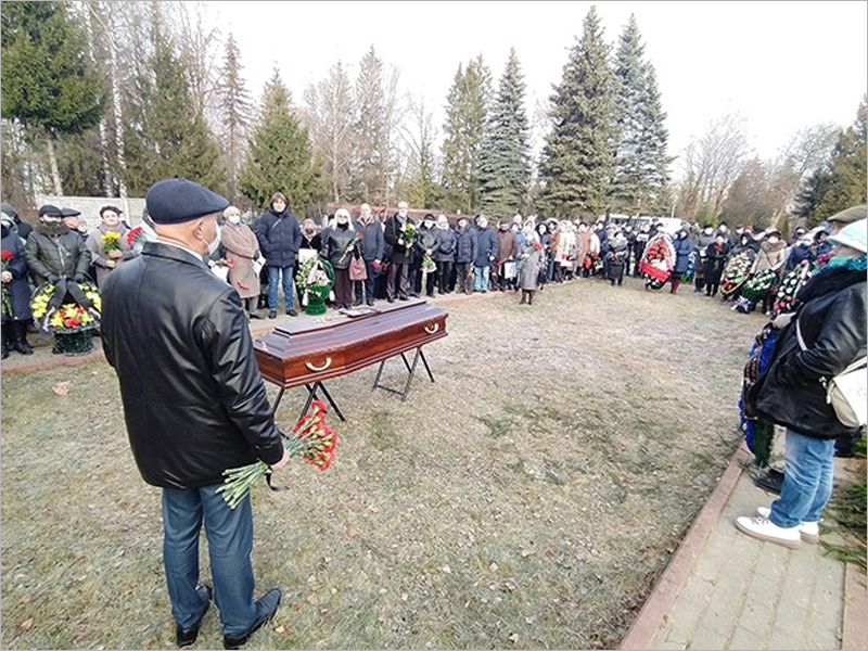 Поэт Владимир Сорочкин похоронен на Центральном кладбище Брянска