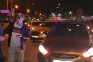 Брянские таксисты отбили коллегу в противостоянии с троими пьяными отморозками