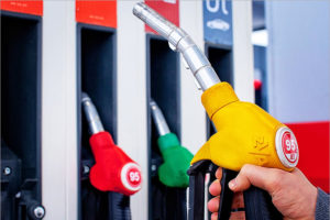 Средняя цена бензина на российских АЗС перевалила за 54 рубля, дизтоплива — за 60 рублей — Росстат