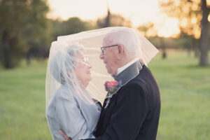 В Брянской области в октябре поженились три пары «за 70»