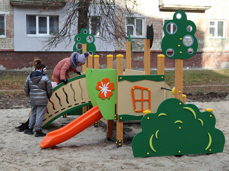 В Володарском районе Брянска обустроят три спортивных и одну детскую площадку