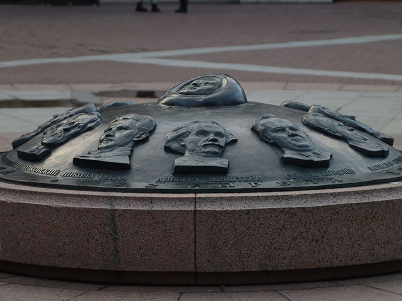 В Брянске новогодний «фонтан» убрали с «лица» и бульвара Гагарина