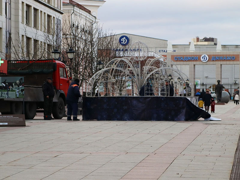 В Брянске новогодний «фонтан» убрали с «лица» и бульвара Гагарина