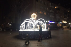 На бульваре Гагарина в Брянске к Новому году «запустили» фонтан