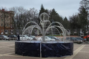 «Зимний фонтан» с бульвара Гагарина в Брянске перенесли к драмтеатру