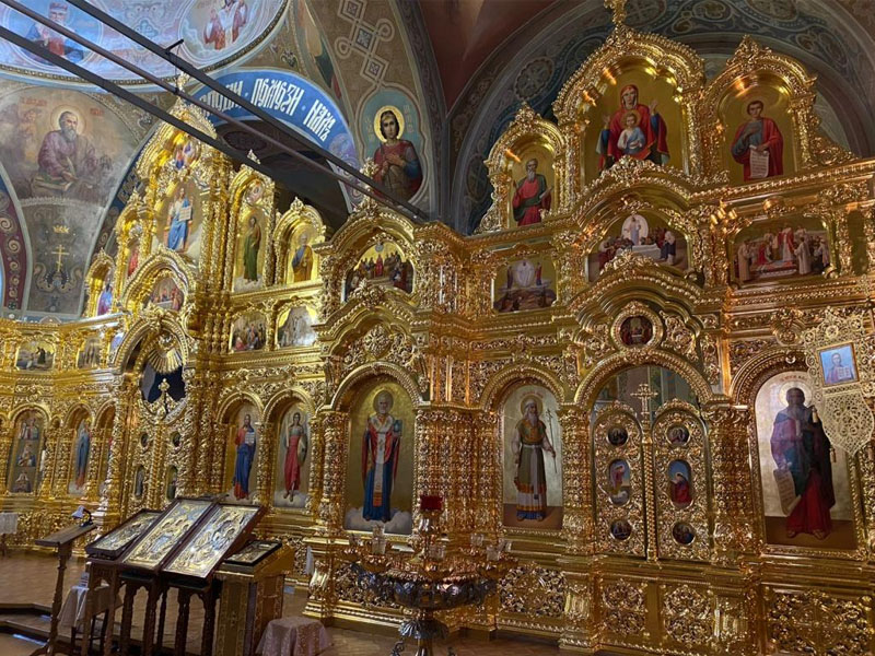 В Никольском храме Карачева установили новый иконостас