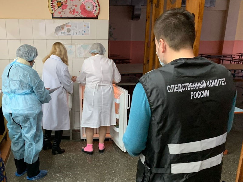По факту отравления детей в Климовской школе №1 возбуждено уголовное дело. Работа пищеблока приостановлена