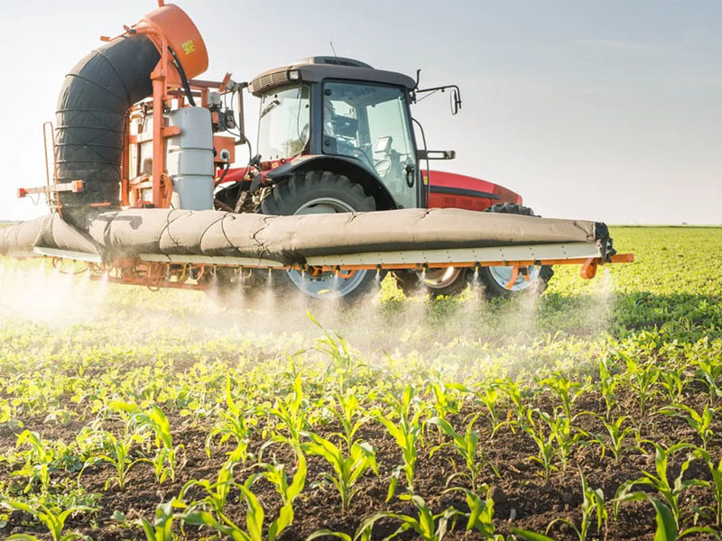 Брянский агрохолдинг «Добронравов Агро» пожурили за вольное обращение с пестицидами