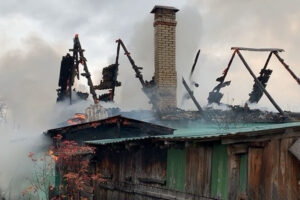 В Брянской области с начала отопительного сезона сгорело 128 домов, погибли 17 человек