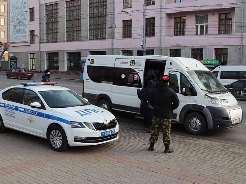 В Брянске к проверкам масочного режима на транспорте присоединились казаки