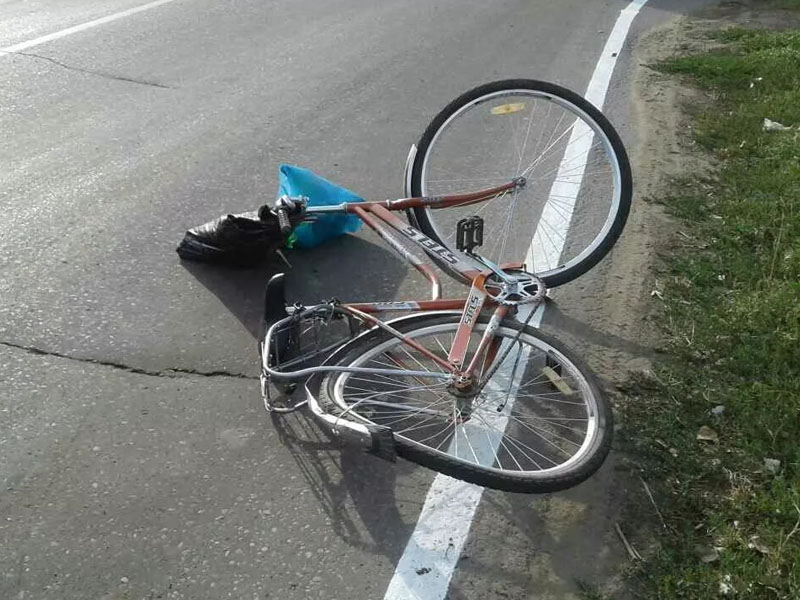 В Дятьковском районе иномарка сбила нетрезвого велосипедиста. Водитель скрылся