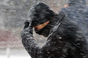 Брянских жителей предупредили о мокром снеге, гололедице и штормовом ветре 30 ноября