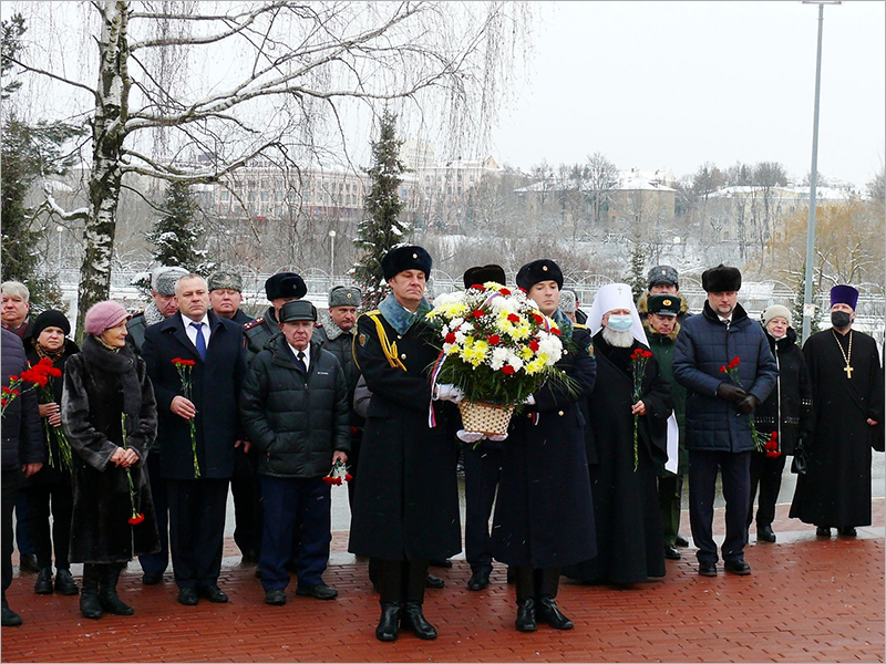 Память Героев Отечества в Брянске почтили руководители области и города и мамы погибших героев